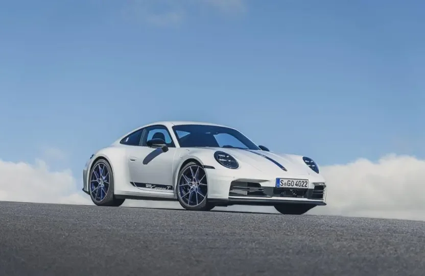 Cómo es el Porsche 911 Carrera T 2026, el deportivo que se ofrece exclusivamente con caja manual