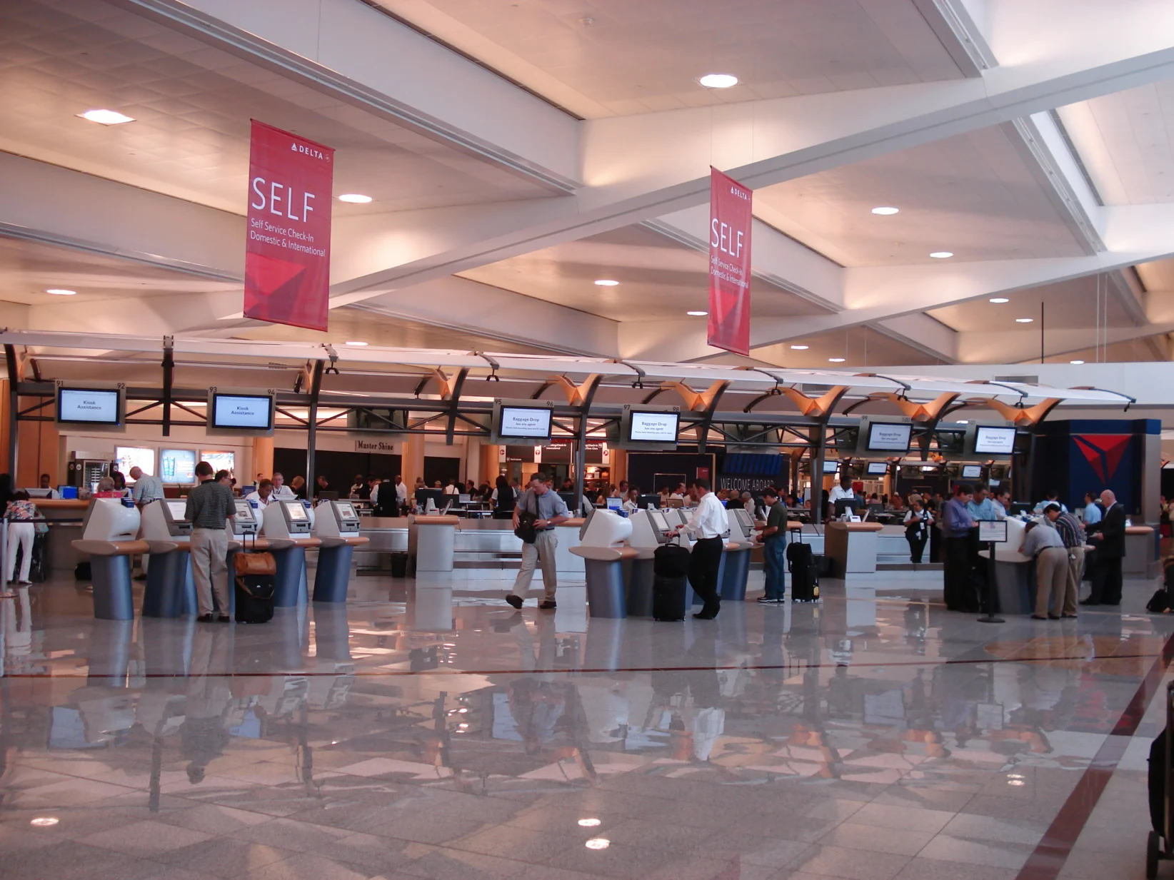 SE PUEDE USAR/Delta Air Lines fue una de las compañías que establecieron alianzas con CLEAR para impulsar su expansión y llegar a nuevos clientes. - Foto: Atlantacitizen, Public domain, via Wikimedia Commons.