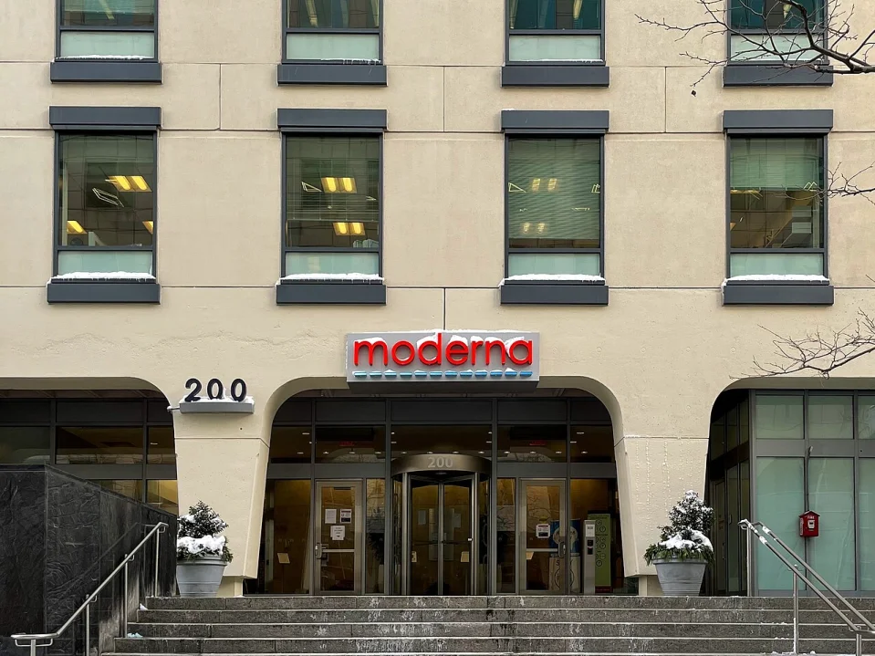 Moderna (SE PUEDE USAR)  Crédito: Fletcher, CC BY 4.0, via Wikimedia Commons - Wikimedia Commons