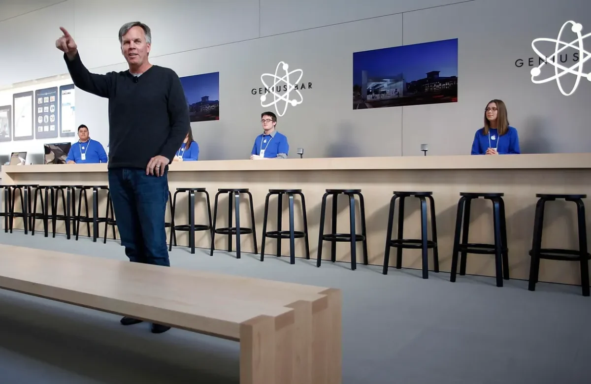 Trabajó con Steve Jobs y creó la Apple Store: ahora revela el error que podrían cometer los líderes que confían demasiado en la IA