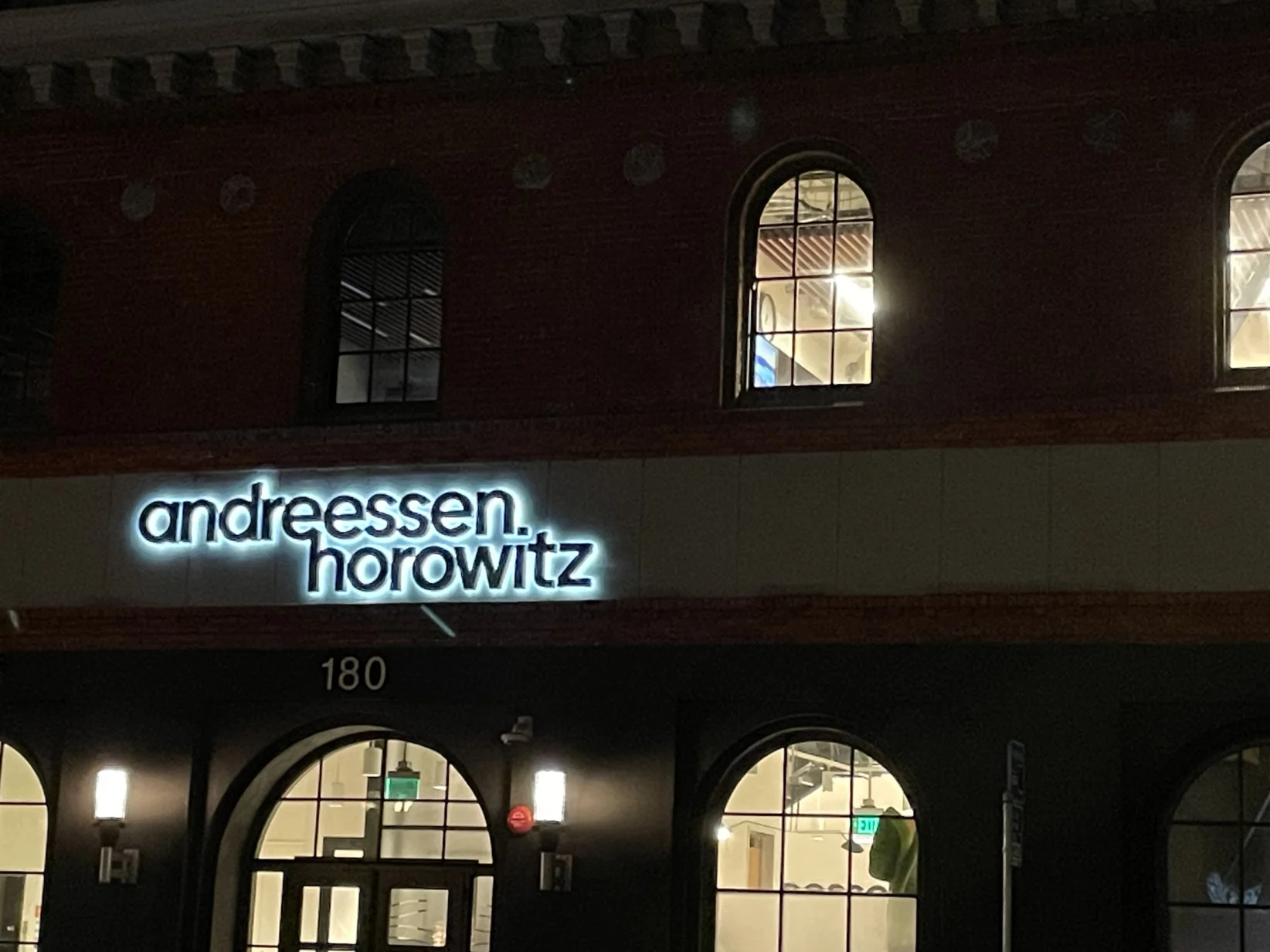 SE PUEDE USAR/Andreessen Horowitz - Foto: SapphireDreamer, CC0, via Wikimedia Commons.