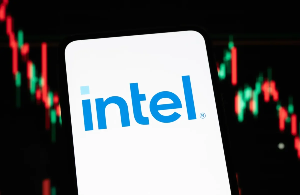 Intel se hunde en Wall Street: sus acciones llegan a caer un 20% tras presentar previsiones que decepcionaron a los inversores