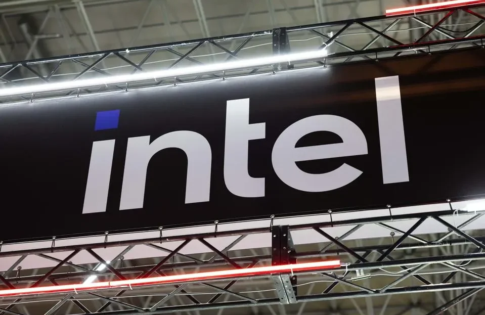 Intel se desploma 29%  y el temor de los inversores sacude a los gigantes tecnológicos
